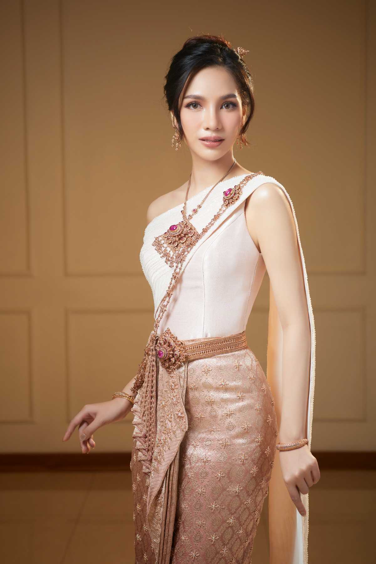 ชุดหมั้นไทย, เช่าชุดไทย แต่งงาน